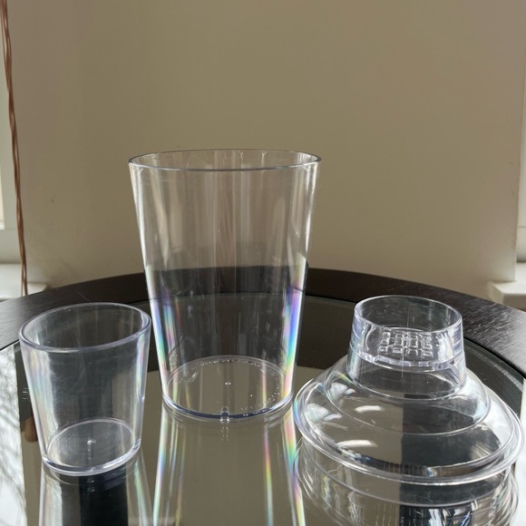 Acrylic cocktail shaker, like new condition - Picture 3 of 4